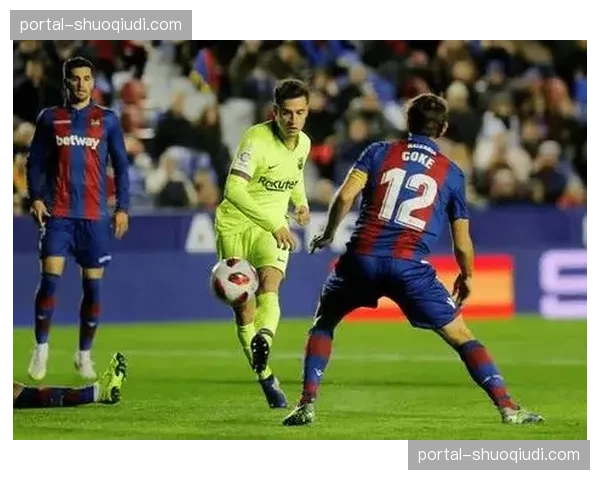 卡洛斯-埃斯皮双响：莱万特前锋在皇家奥维耶多防线前的跑位智慧与射门选择