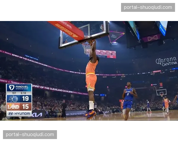 哈登完成骑士生涯首记扣篮，球队进攻空间因此得到改善