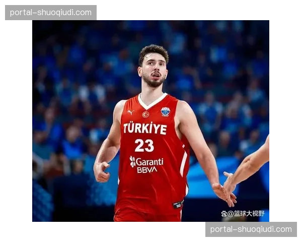 火箭进攻空间感提升：申京转型解决球权拥堵问题战术解析